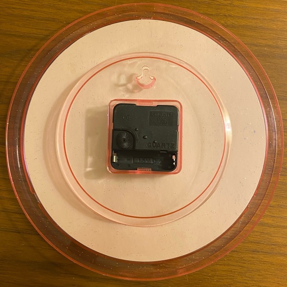 vintage Strawberry Shortcake clock - Picture 5 of 7